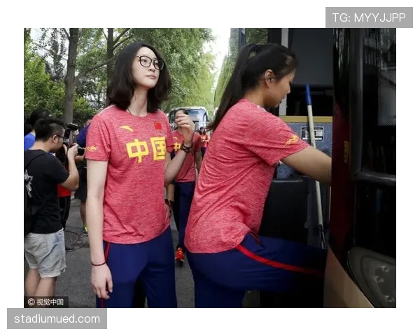 惠若琪逛街图里那只包，比我一个月工资还精致