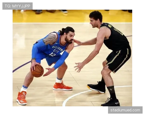 深入解析NBA防守三秒规则:何时吹罚与如何避免? 深入解析NBA防守三秒规则:何时吹罚与如何避免?